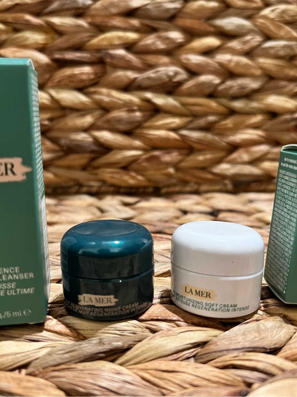 La Mer Teal & White Mini Moisturizer Duo